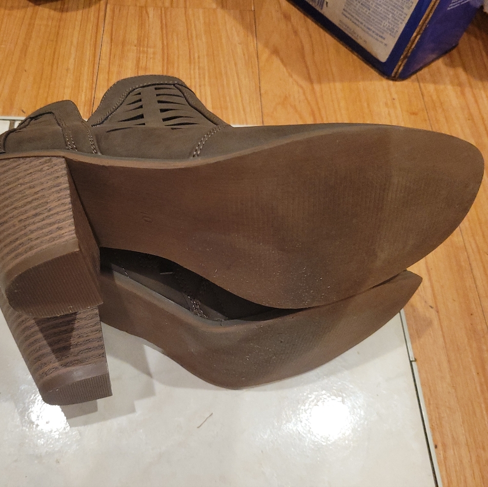 J Mark Gray Ankle Booties Heeled Boots Sz.10 - Picture 6 of 8